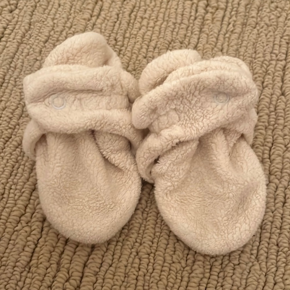 Zutano baby booties size 6 months
